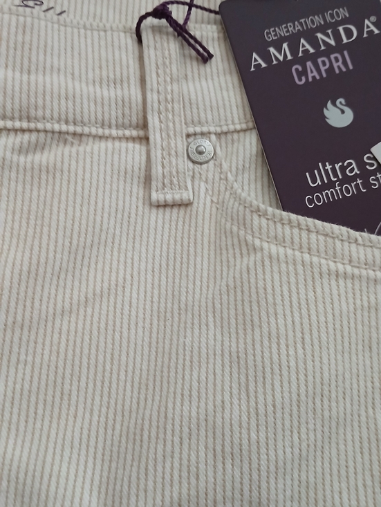 Amanda Capri - Picture 7 of 7